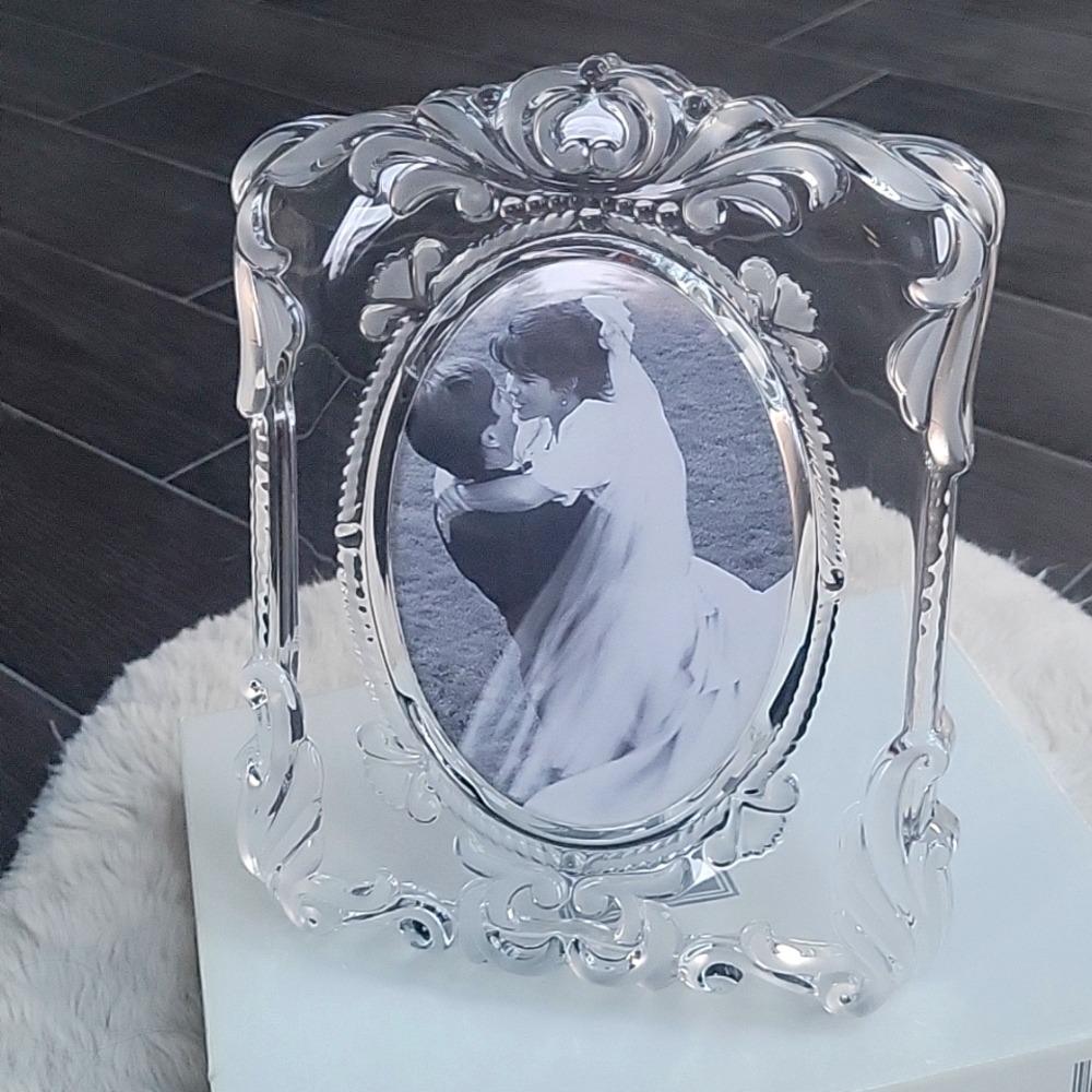 Mikasa Crystal Princess Oval Picture Frame NWT